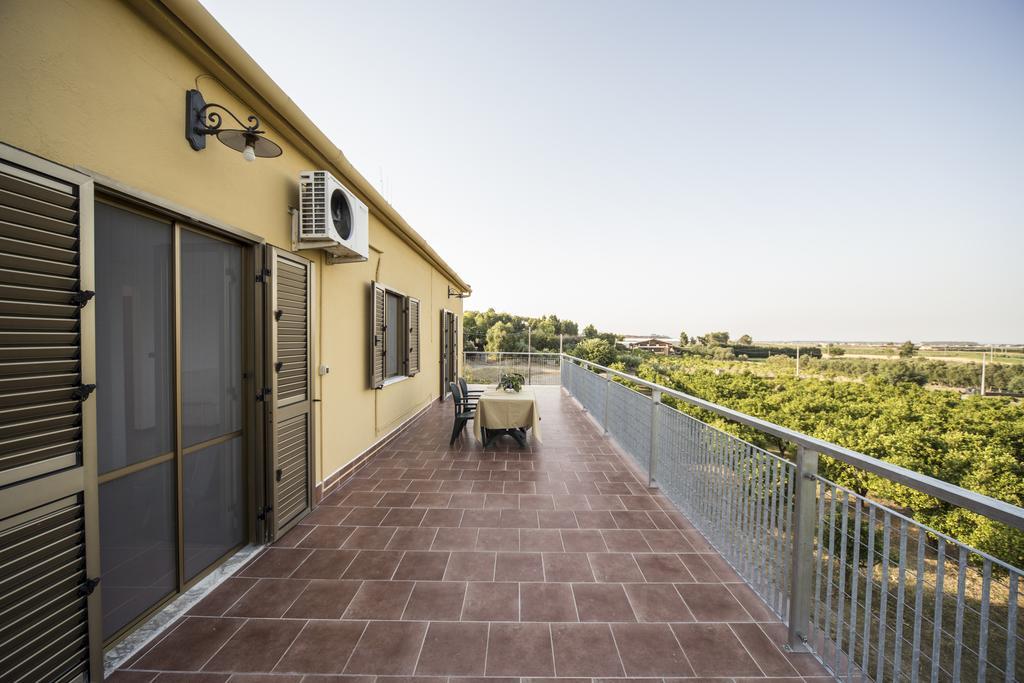Agriturismo Il Giriatello 克罗托内 外观 照片